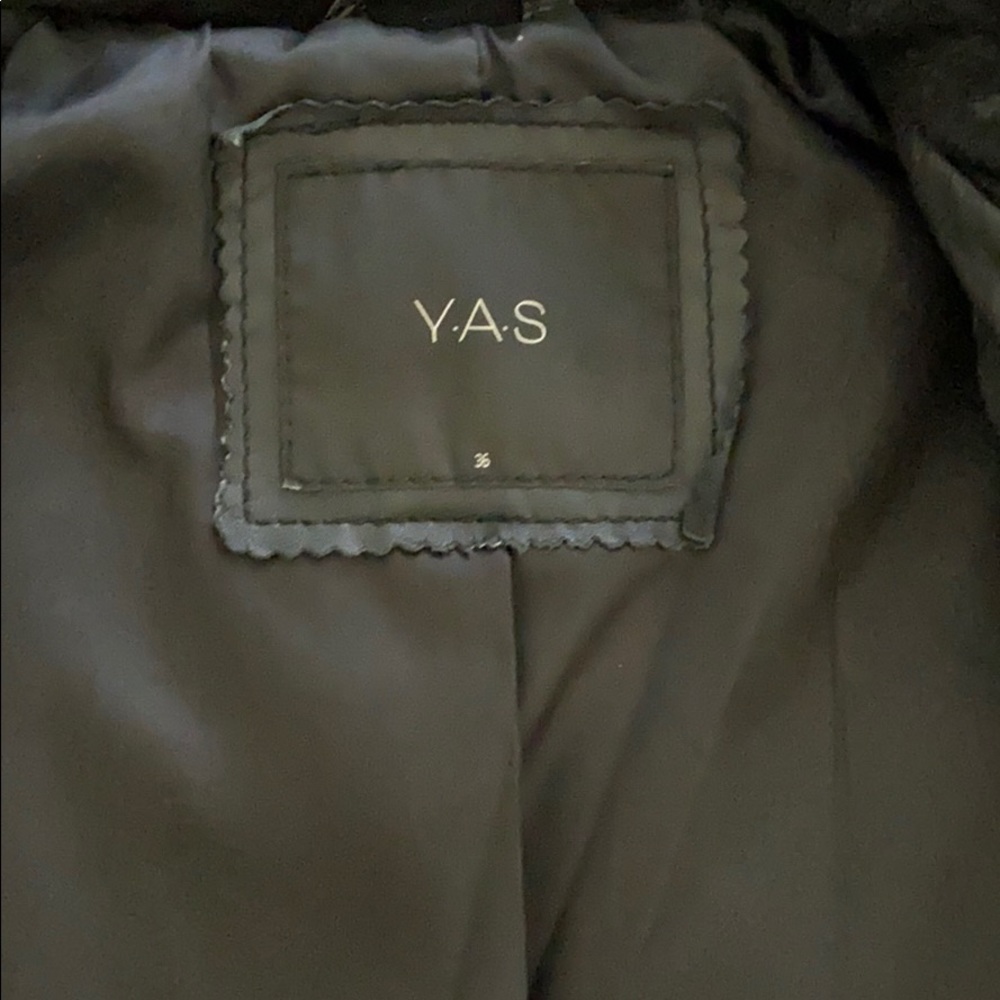 leather jacket - Picture 2 of 3